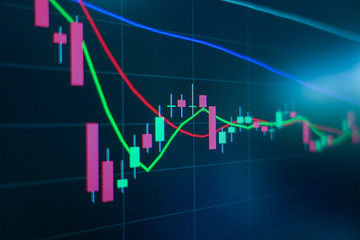 Obraz premium Stock market trading graph and candlestick chart on screen monitor for financial investment and economic concept.