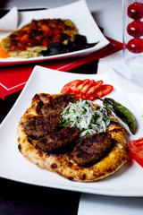 tandoor bread with fried meatballs served with smoked pepper onion slices and tomato slices