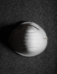 DISPOSABLE  LIGHTWEIGHT WHITE SAFETY MASK WITH ELASTIC STRAP