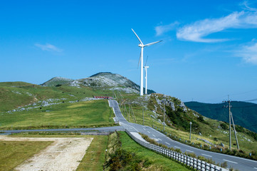 Fototapeta na wymiar 四国カルストと風力発電 / Shikoku karst and wind farm