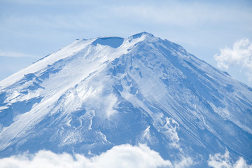 Fototapeta na wymiar See the white clouds on Mount Fuji.