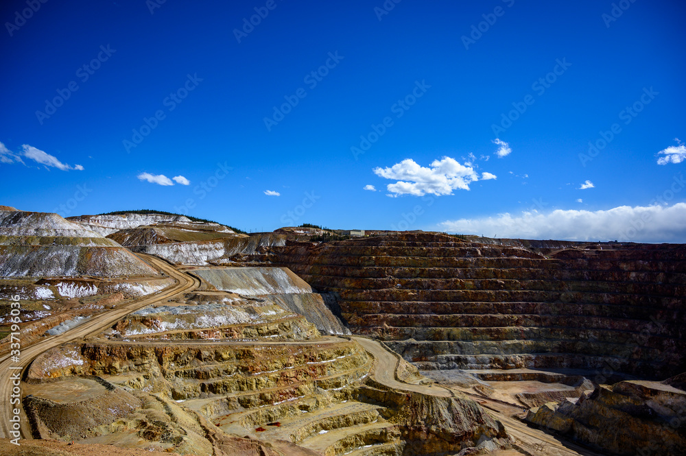 Wall mural  Victor Cresson Mine, an active open pit gold mine in Cripple Creek, Colorado, USA