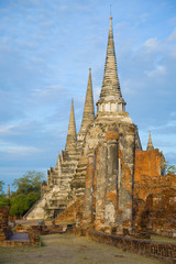 Fototapeta premium Morning on the ruins of the ancient Buddhist temple of Wat Phra Si Sanphet. Ayutthaya, Thailand