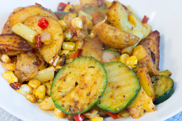 Smażone warzywa na patelni