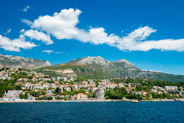 Fototapeta na wymiar panorama with the city near the sea