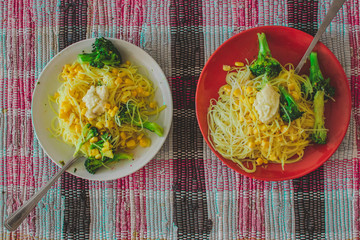 Rice thin noodles with broccoli, corn and cream sauce