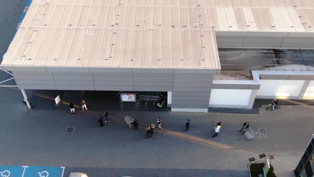 queue to the store - supermarket, waiting for entry - quarantine - covid-19