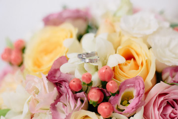 bouquet of roses and rings