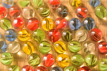 畳の上のビー玉