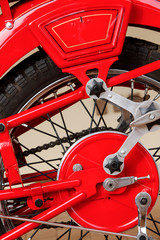 dettaglio di moto antica vintage di colore rosso