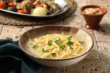 zuppa con pasta in brodo di gallina