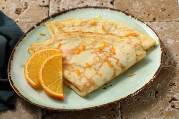 pancake o crepes  primi piatti o dessert su sfondo rustico