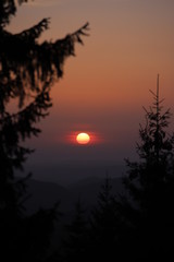 Obraz premium sunset over the lake