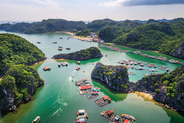 Floating fishing village and rock island in " Lan Ha " Bay, Vietnam, Southeast Asia. UNESCO World Heritage Site. Landscape. Popular landmark, famous destination of Vietnam. Near " Ha Long " bay © Hien Phung