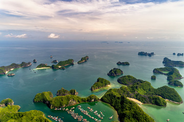 Floating fishing village and rock island in " Lan Ha " Bay, Vietnam, Southeast Asia. UNESCO World Heritage Site. Landscape. Popular landmark, famous destination of Vietnam. Near " Ha Long " bay © Hien Phung