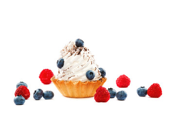 Cake with fresh blueberries and raspberries