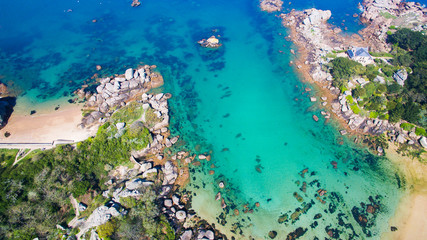 Vue aérienne côtes d'armor en Bretagne côte de granit rose © JérémyElain