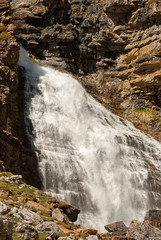 Salto de la cascada Cola de Caballo en el Parque Nacional de Ordesa y Monte Perdido.