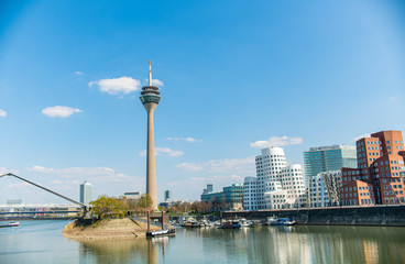 Düsseldorf Fernsehturm am Rhein © creativemariolorek
