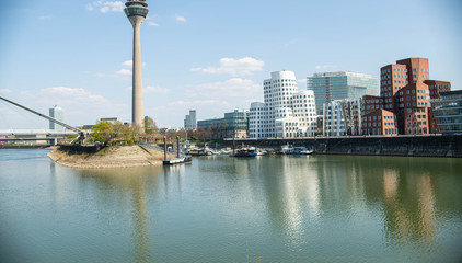 Düsseldorf Fernsehturm am Rhein © creativemariolorek