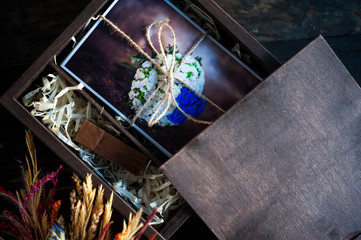Wedding package for photographers with a wood box with a wood pen drive and pictures