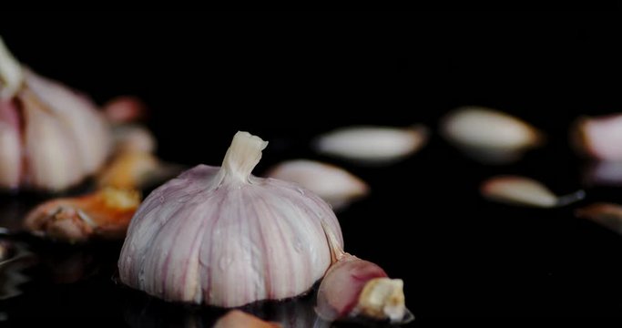 The garlic falls into the water with splashes.
