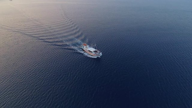 Areal shot et Greek fishing boat.