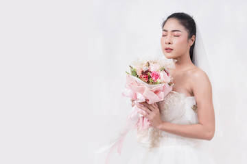 Naklejka premium Asian woman is wearing wedding dress with free space on white background