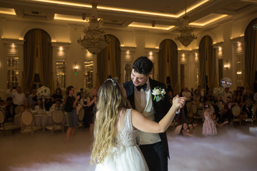 Elegance wedding couple dancing on their wedding day