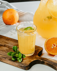 Obraz na płótnie Canvas orange and lemon lemonade with ice