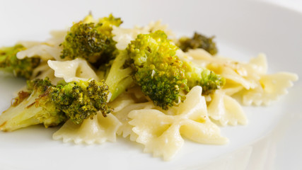 farfalle with broccoli and cream sauce