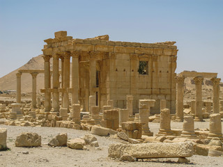 Obraz premium パルミラ遺跡 バールシャミン神殿とアラブ城
