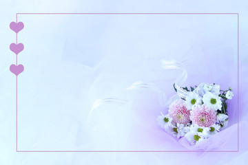 ハートフレームとピンクのピンポンマムと白の小菊の花束（パープルのチュールの背景）