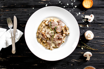 Mushroom tongue in cream sauce.