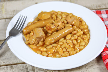 assiette de cassoulet (spécialité française)