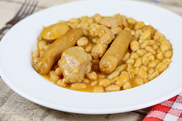 assiette de cassoulet (spécialité française)
