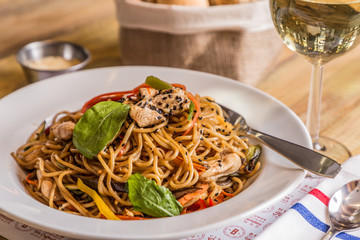 spaghetti with chicken and white wine