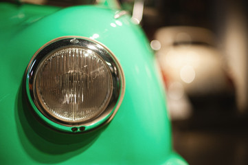 T&uuml;rkiser Frontscheinwerfer Oldtimer