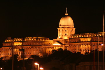Fototapeta na wymiar night view of budapest