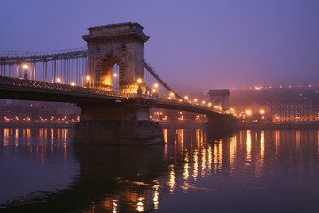 Fototapeta premium chain bridge at night