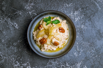 porridge with Apple and pecan