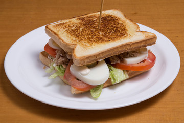 sandwich with tuna