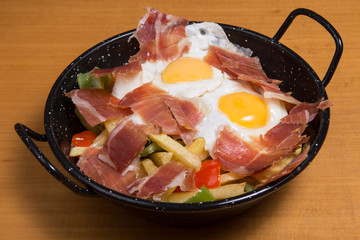 Tapas huevos rotos