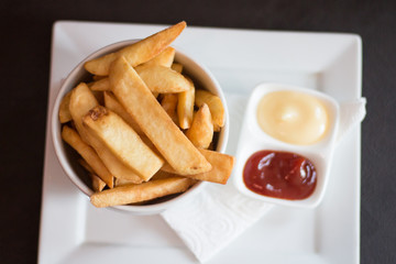 French fries or french fries Served with sauce and mayonnaise , Is a popular food for general people