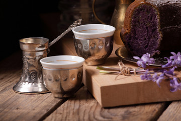 Obraz na płótnie Canvas sweet purple bundt cake with coffee cups as a symbol for Islam