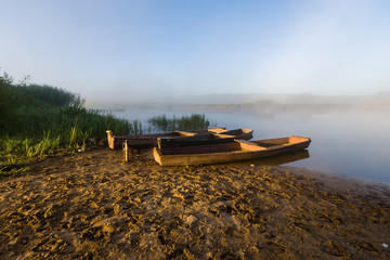Poranne mgły nad Narwią. Dolina Górnej Narwi, Podlasie, Polska © podlaski49