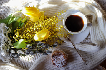  cup of tea with everlasting flowers