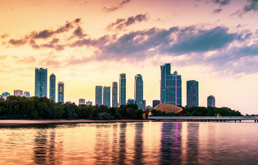 Obraz na płótnie Canvas Sunset over emirate of Sharjah skyline