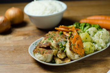 filé de tilápia com legumes