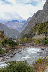 Fototapeta na wymiar inca trail, bridge